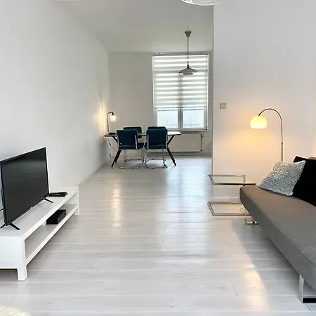 Apartment Wit Ii, Near Metro, Train N7670 *